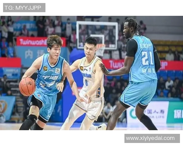 CBA青岛与浙江对决引发争议视频热议球迷观点各异分析比赛关键时刻