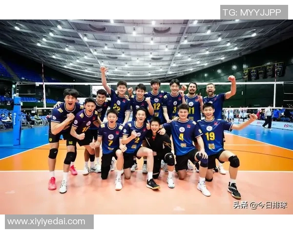 伊朗男排与泰国男排激战正酣争夺亚洲排球赛冠军荣耀 伊朗男排与泰国男排激战正酣争夺亚洲排球赛冠军荣耀